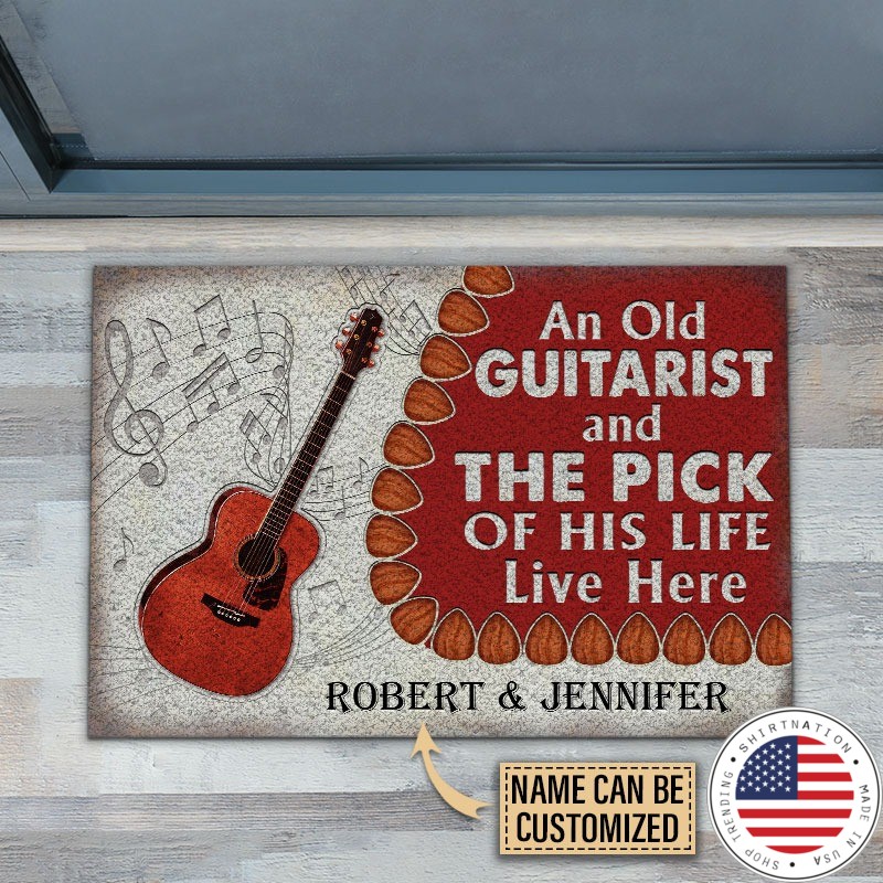 Guitar An ole guitarist and the pick custom name doormat2