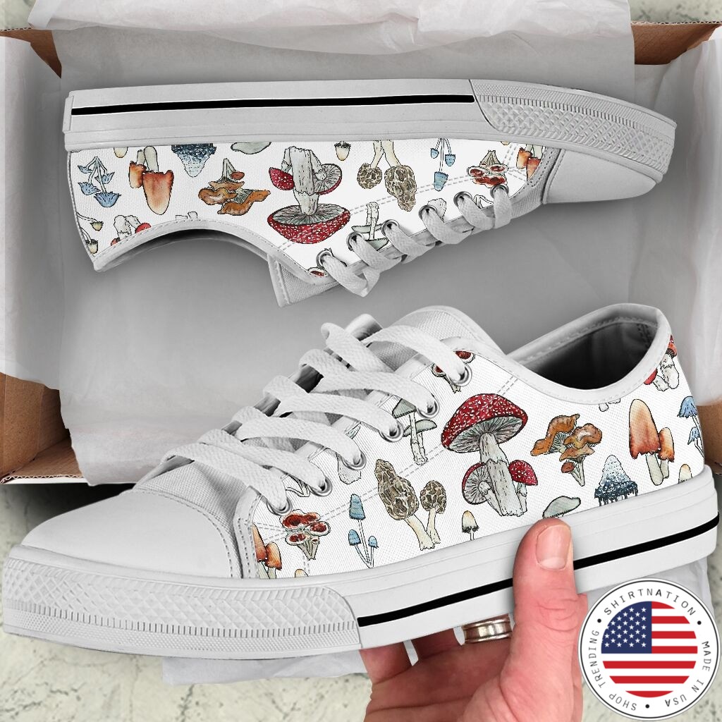 Mushroom low top shoes