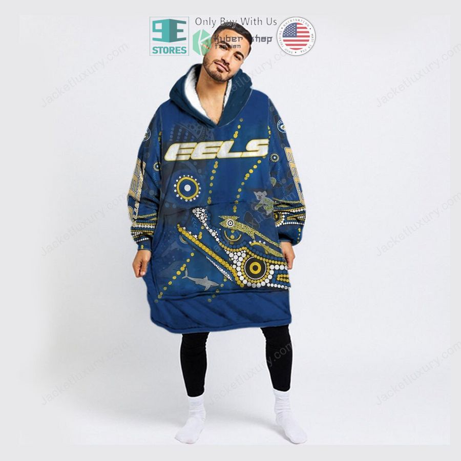 parramatta eels sherpa hooded blanket 1 89325